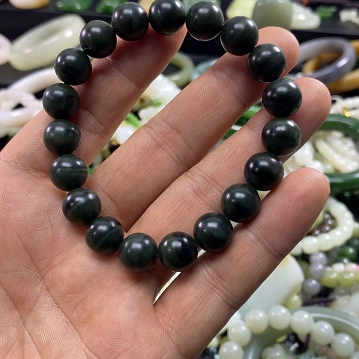 .****和田玉未镶嵌手链