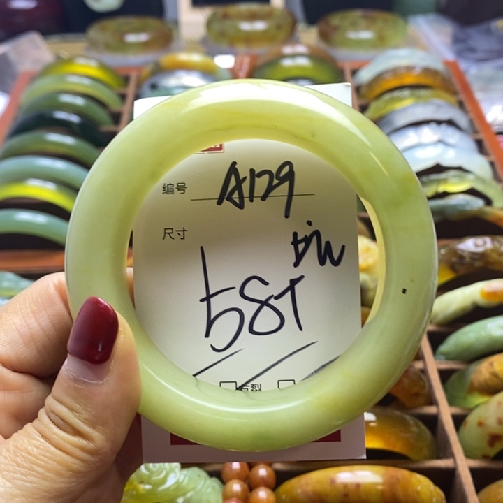 蛇纹石玉手镯未镶嵌