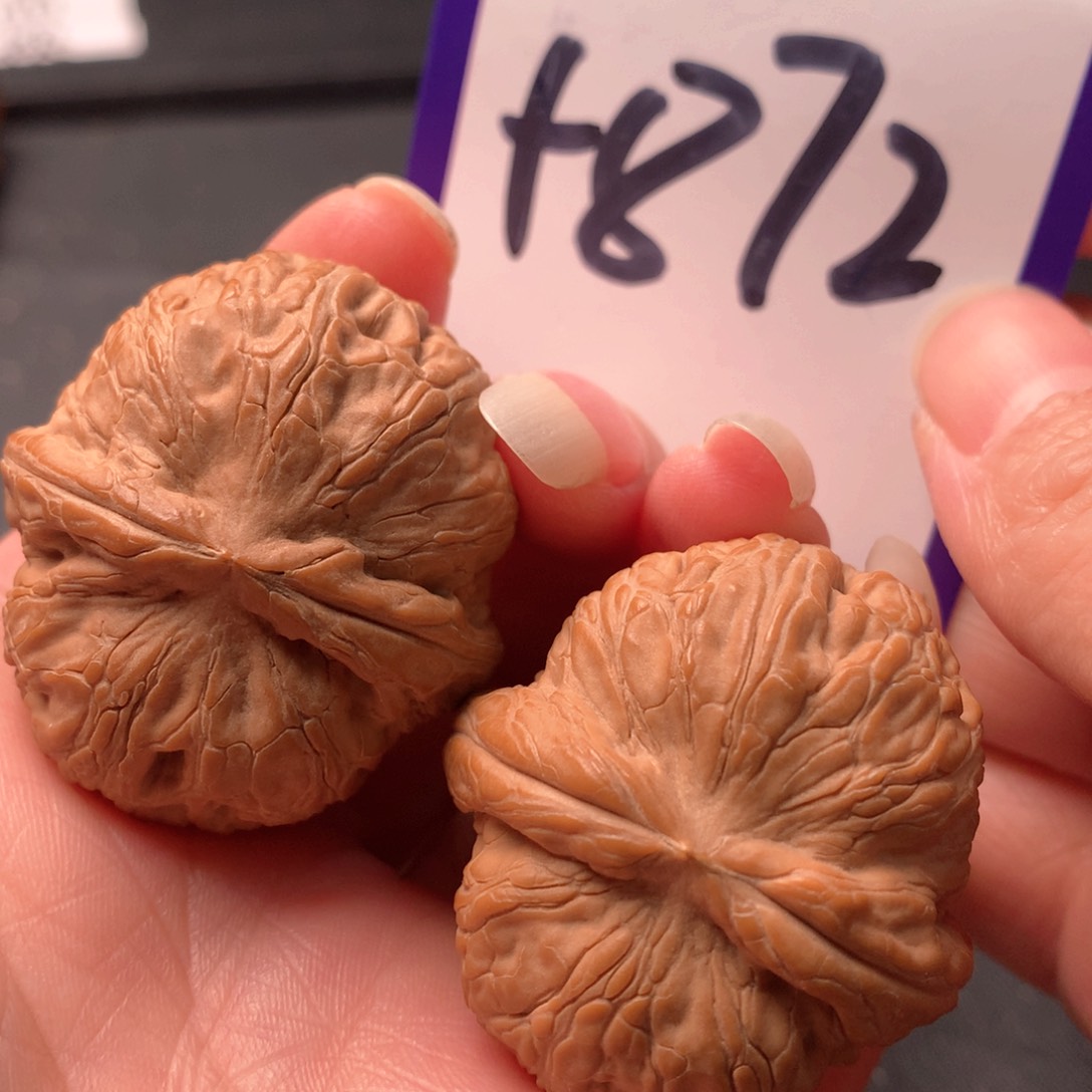 文玩核桃吊坠元宝