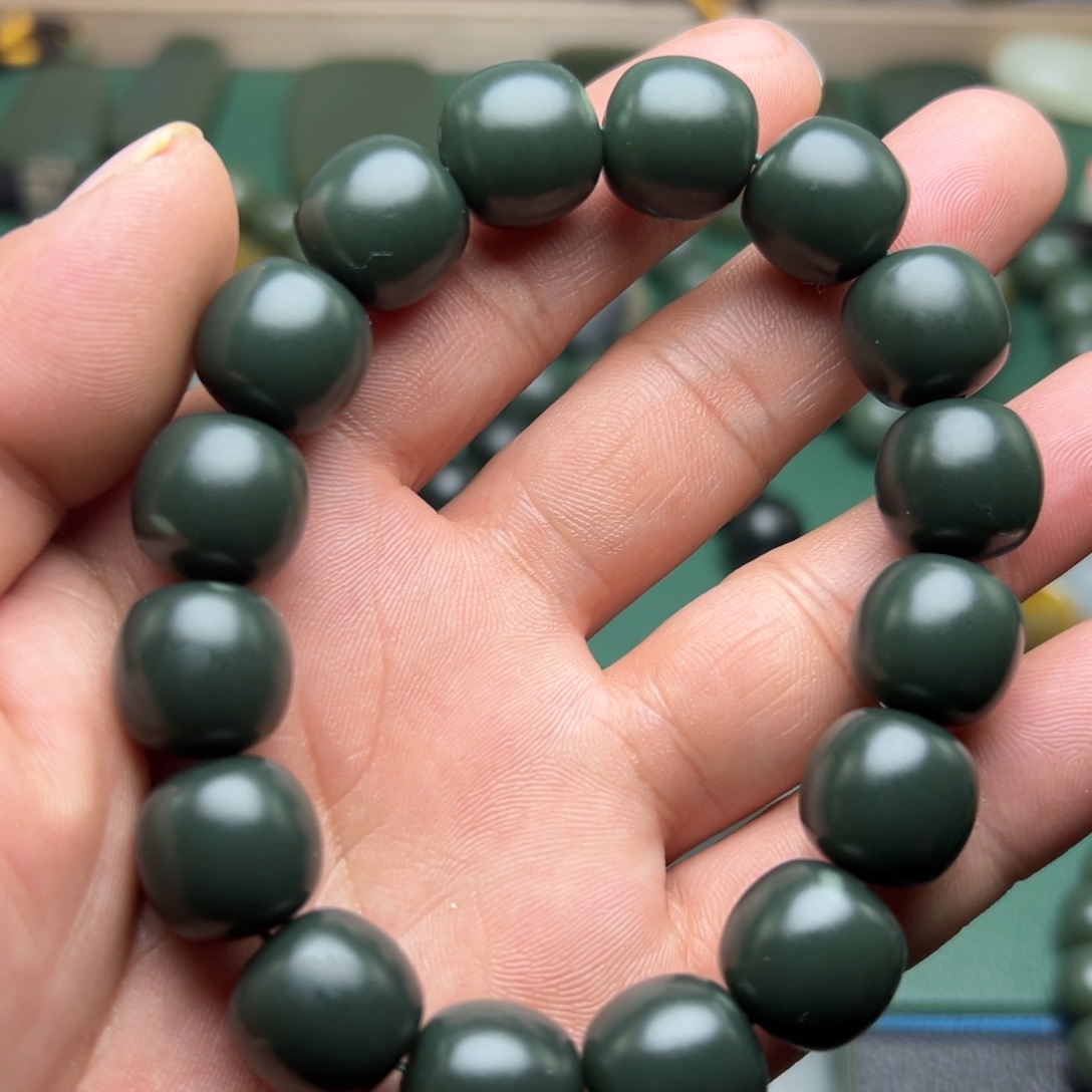 和田玉手链未镶嵌沙枣青卡14