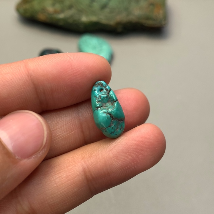 绿松石颈饰未镶嵌