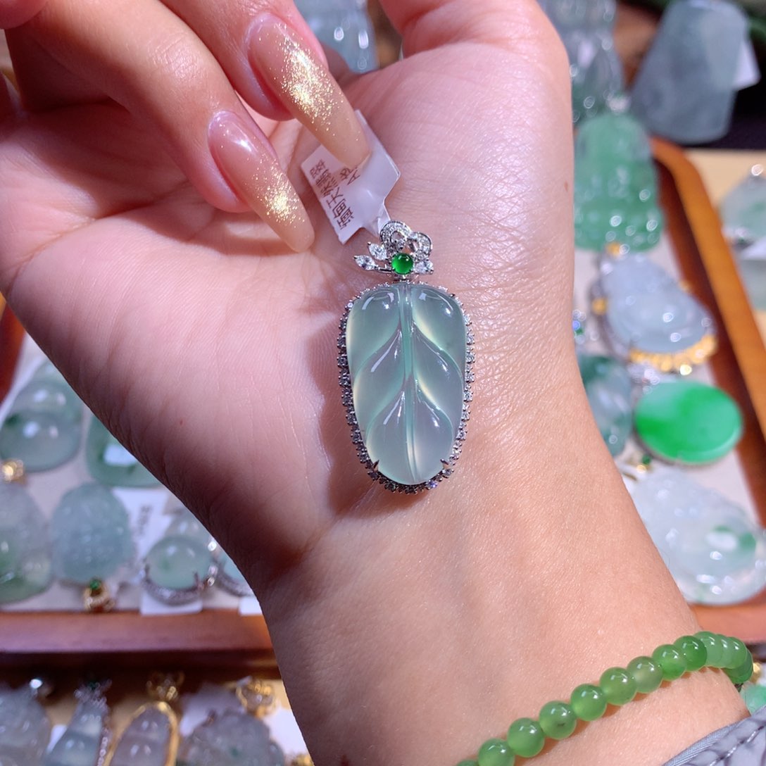 翡翠吊坠(不含链)18K金镶嵌