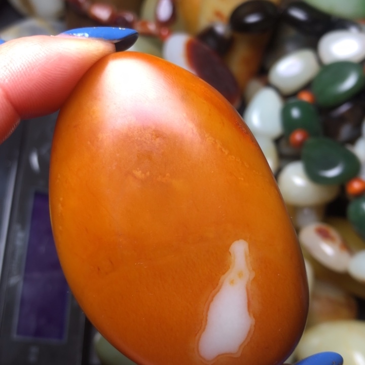 和田玉（翠青玉）未镶嵌珠宝奇石