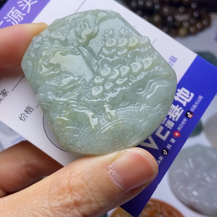 翡翠颈饰未镶嵌翡翠