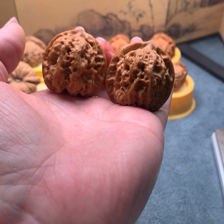 文玩核桃把件磐石
