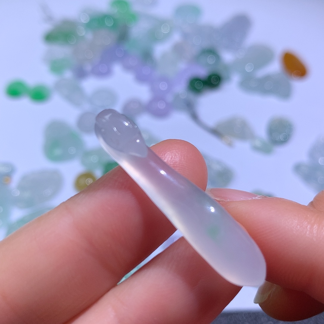 翡翠颈饰未镶嵌凤勾