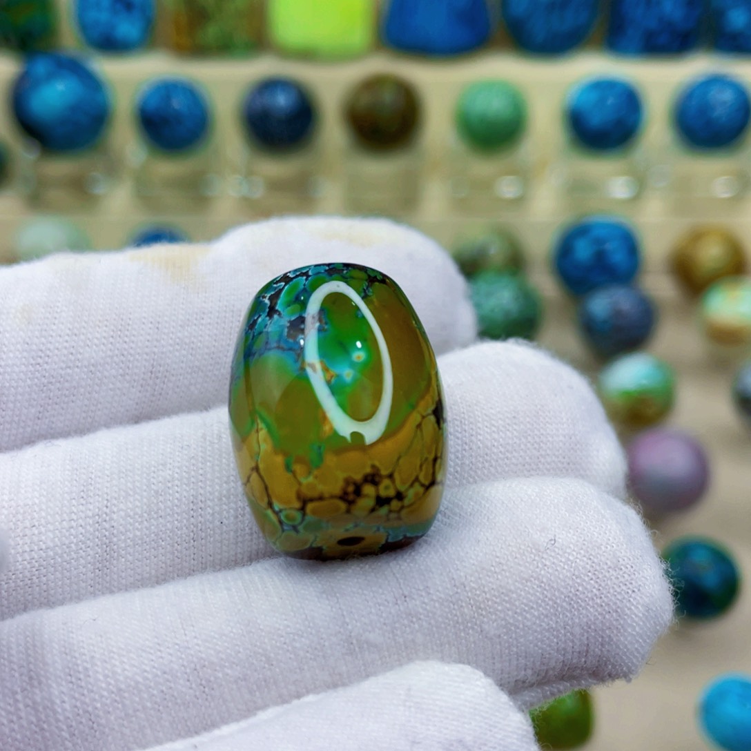 未镶嵌绿松石颈饰