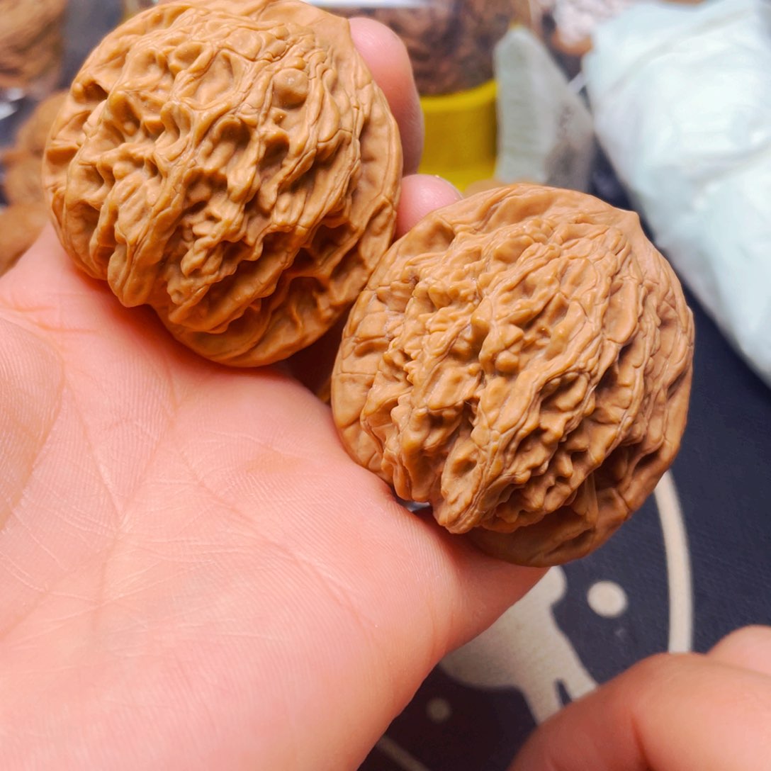 文玩核桃吊坠虎头一对