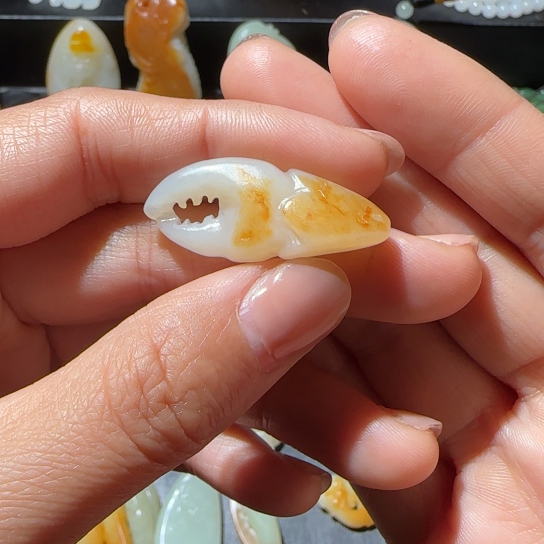 和田玉颈饰未镶嵌我****！