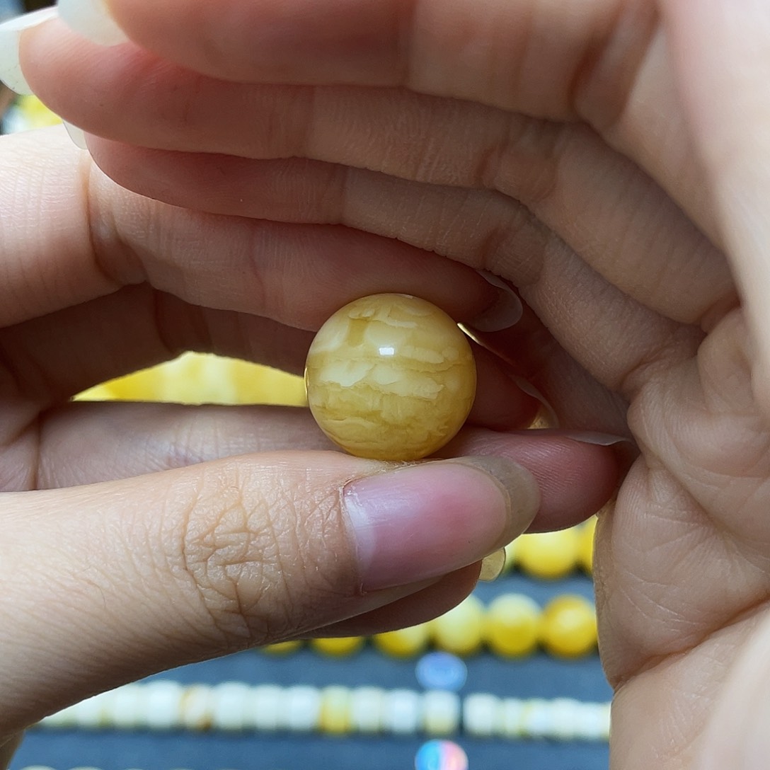 蜜蜡裸石未镶嵌想****。圆珠16.7mm