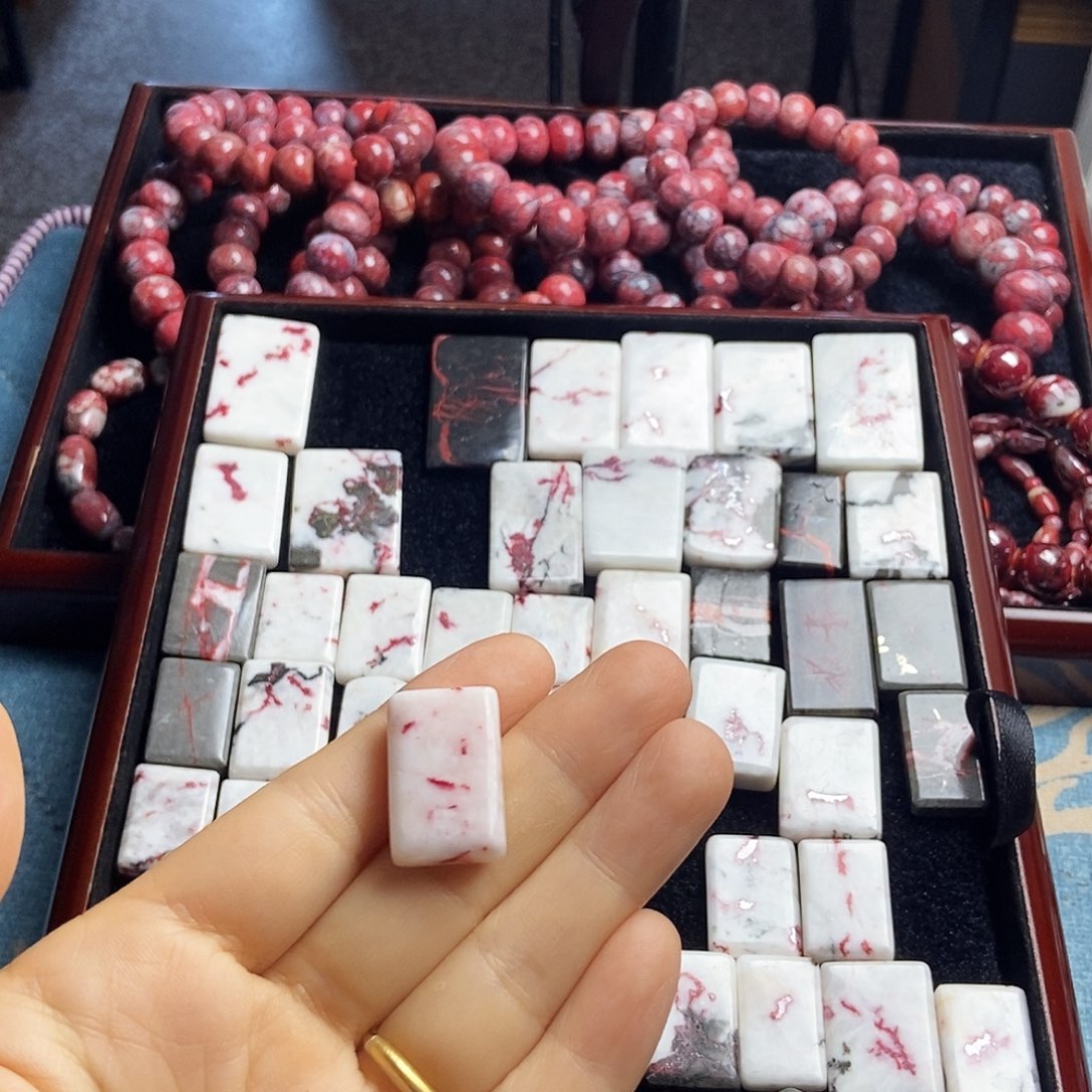 钊***天然辰砂原石无事牌