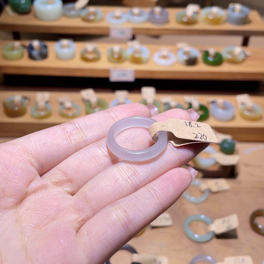 匡***匡未镶嵌戒指和田玉18.2