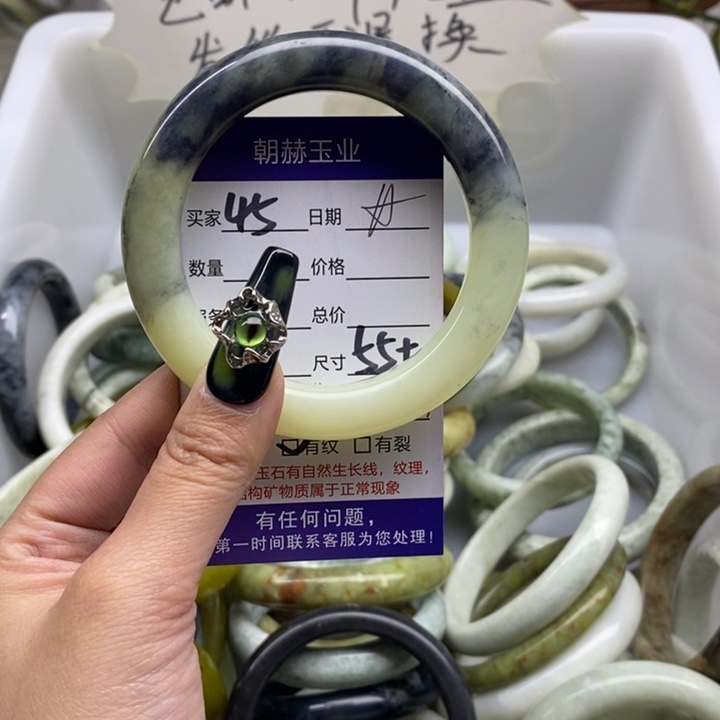 蛇纹石玉手镯未镶嵌