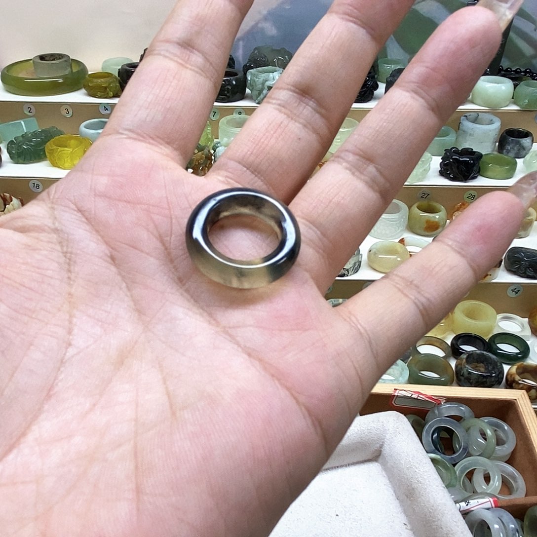 披****岫玉未镶嵌微瑕款式不退不换