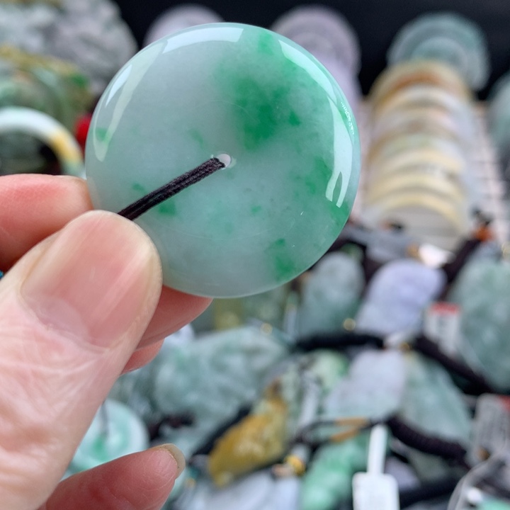 翡翠颈饰未镶嵌吊坠