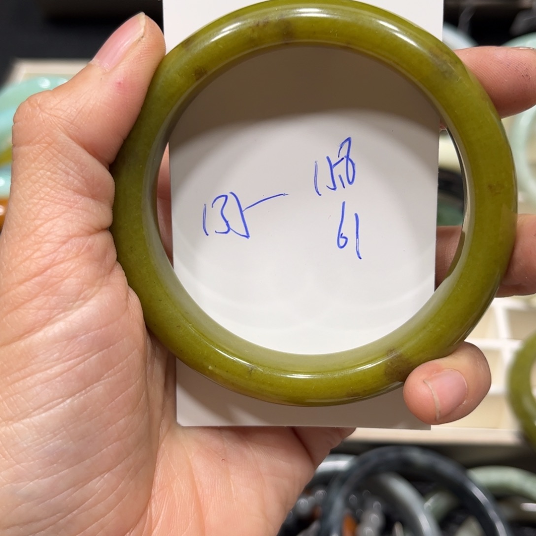 蛇纹石玉手镯未镶嵌