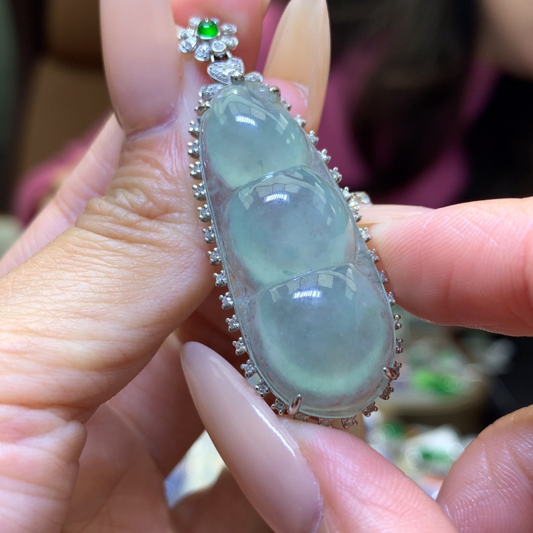 颈饰18K金镶嵌翡翠