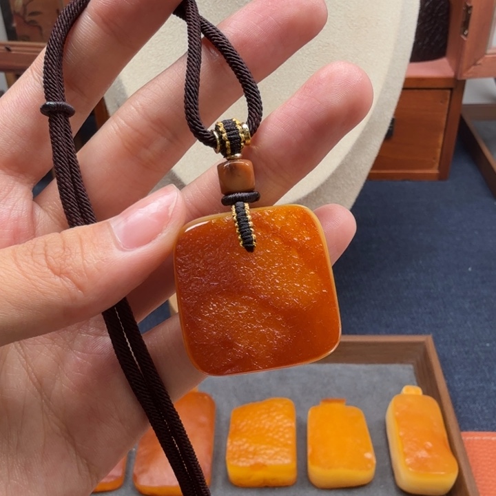 蜜蜡未镶嵌吊坠(赠链)