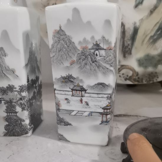 青***草当代景德镇陶瓷工艺品
