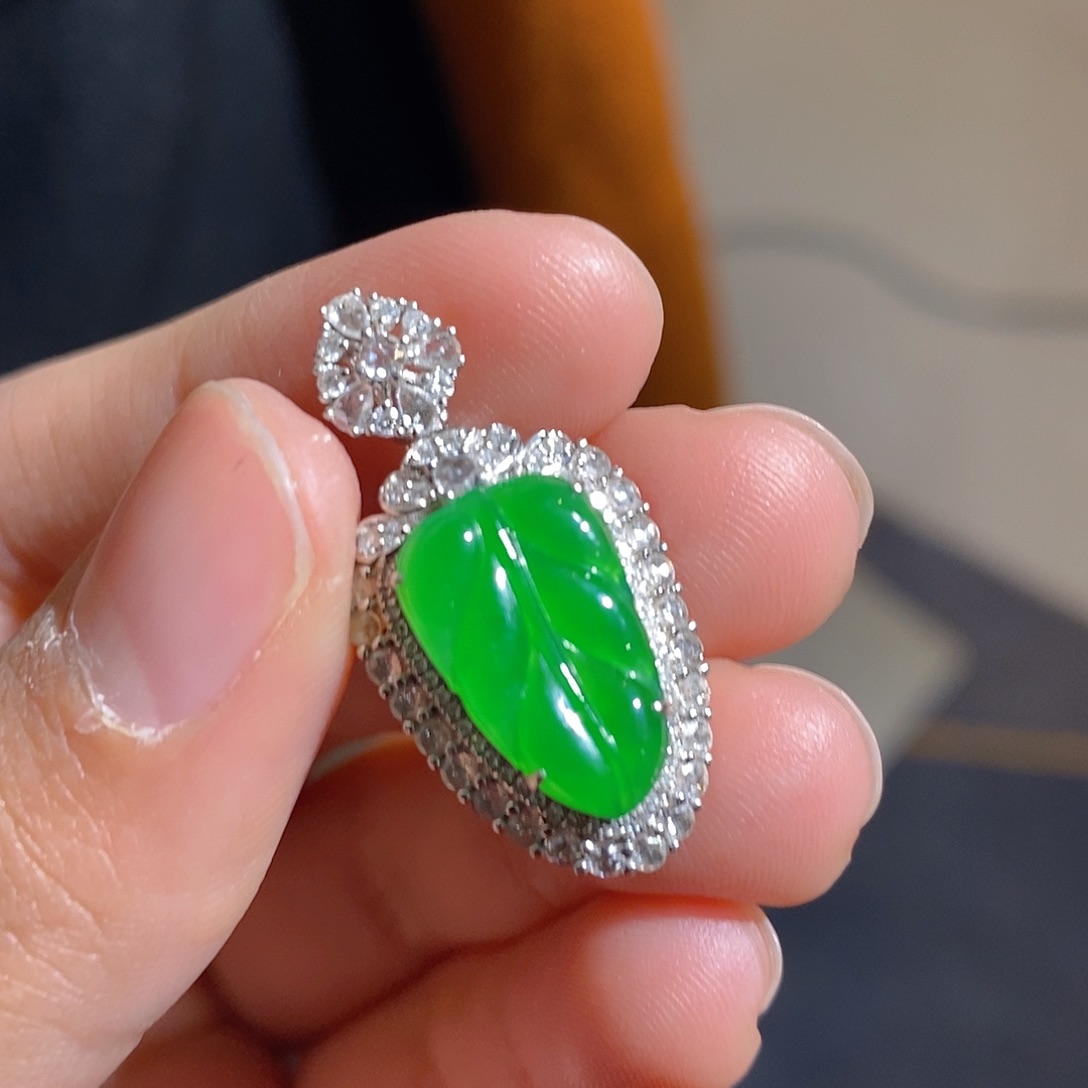 翡翠颈饰18K金镶嵌天然缅甸A货翡翠