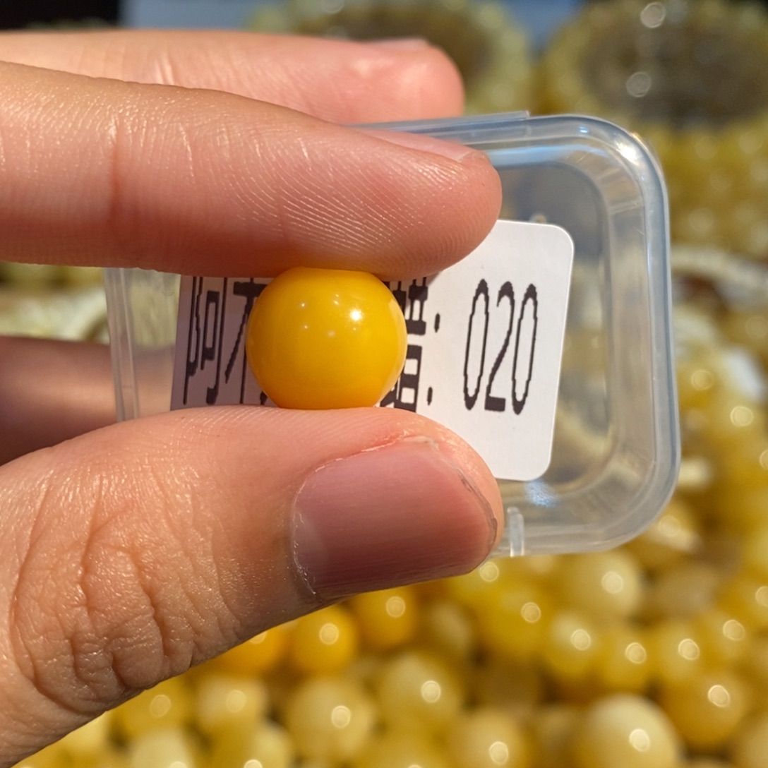 蜜蜡未镶嵌珠宝奇石020