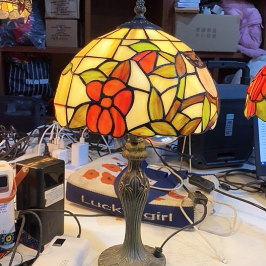 琉璃花瓶高45厘米宽28厘米