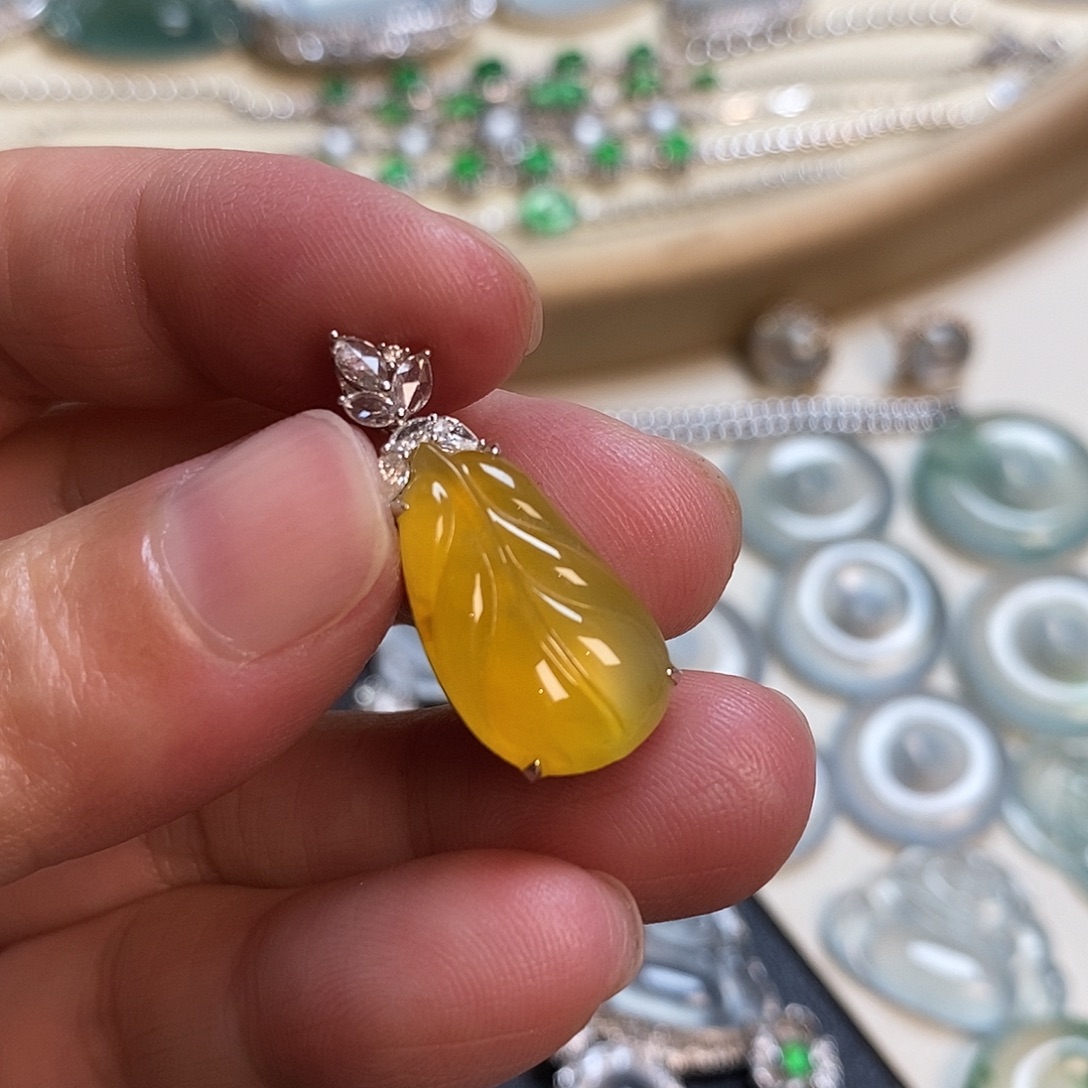 翡翠18K金镶嵌吊坠(不含链)叶子