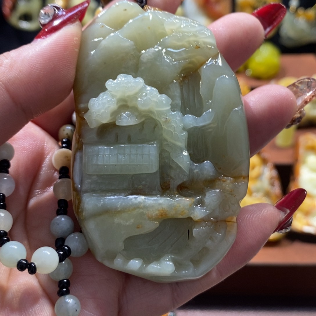 蛇纹石玉颈饰未镶嵌