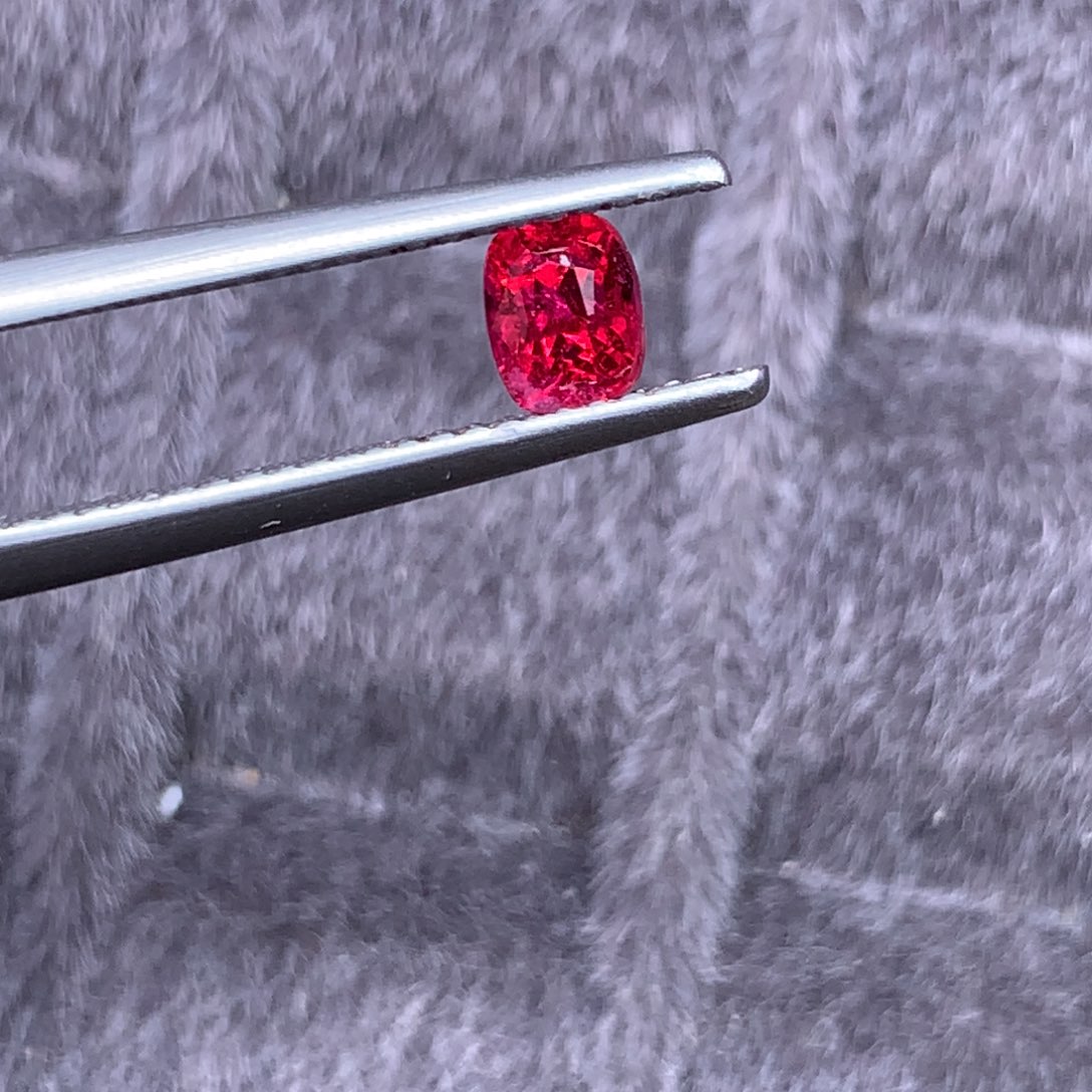 尖晶石裸石缅甸绝地武士尖晶石0.62克拉