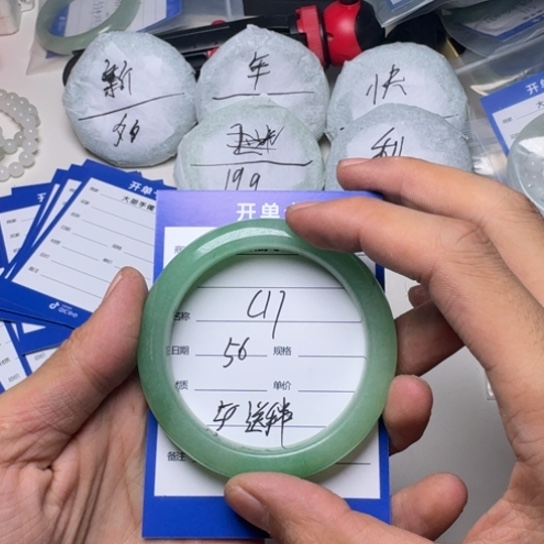 石英质玉手镯未镶嵌