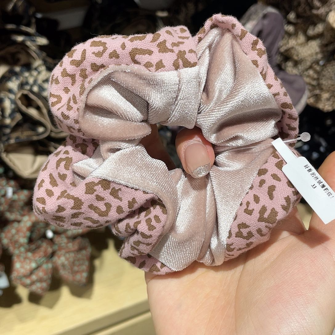布艺非金属粉豹纹发圈