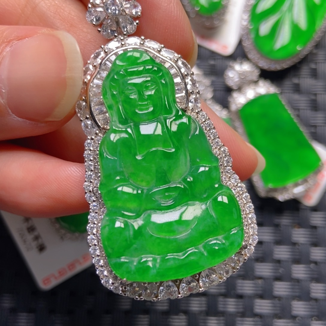 翡翠银S925镶嵌颈饰观音吊坠