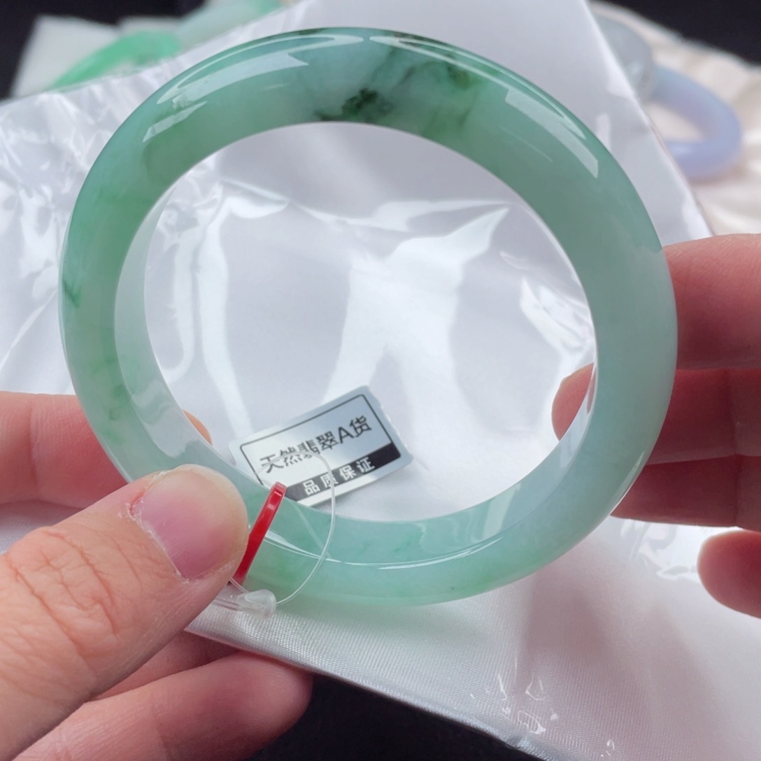 翡翠手镯未镶嵌58圈口