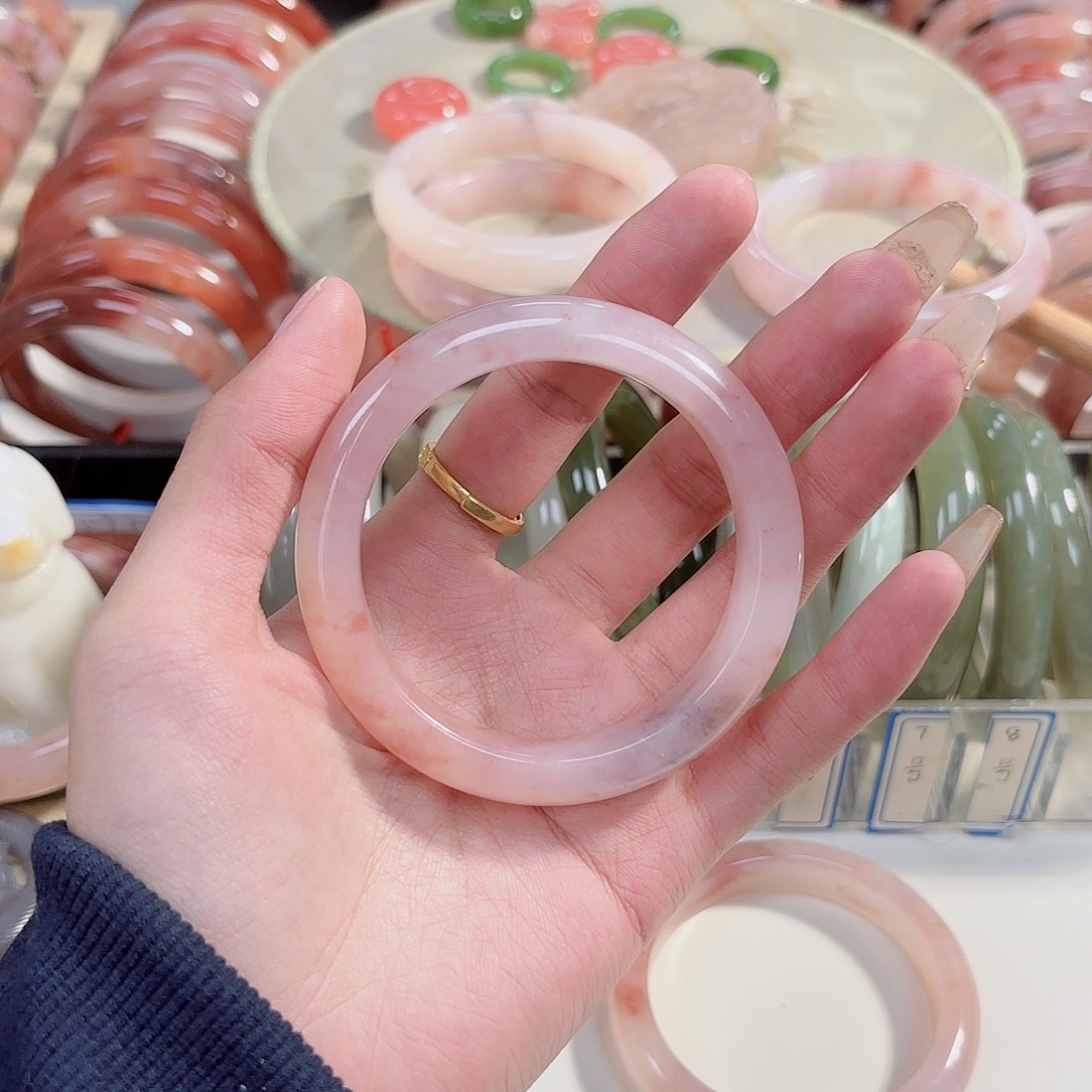 石英质玉手镯未镶嵌再****了