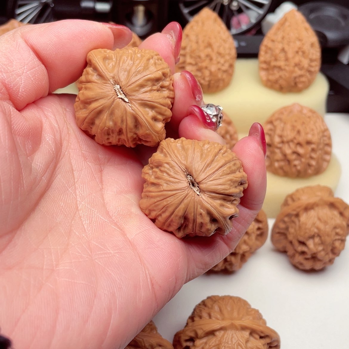 【闪购商品】吊坠桃核画***吗铁锤37