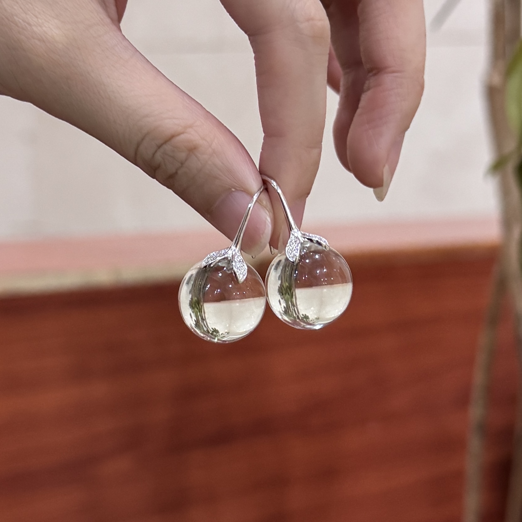 朱砂痣·天然16mm白水晶925银耳坠