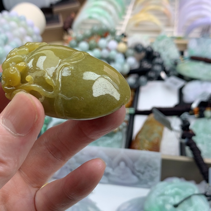 翡翠颈饰未镶嵌吊坠