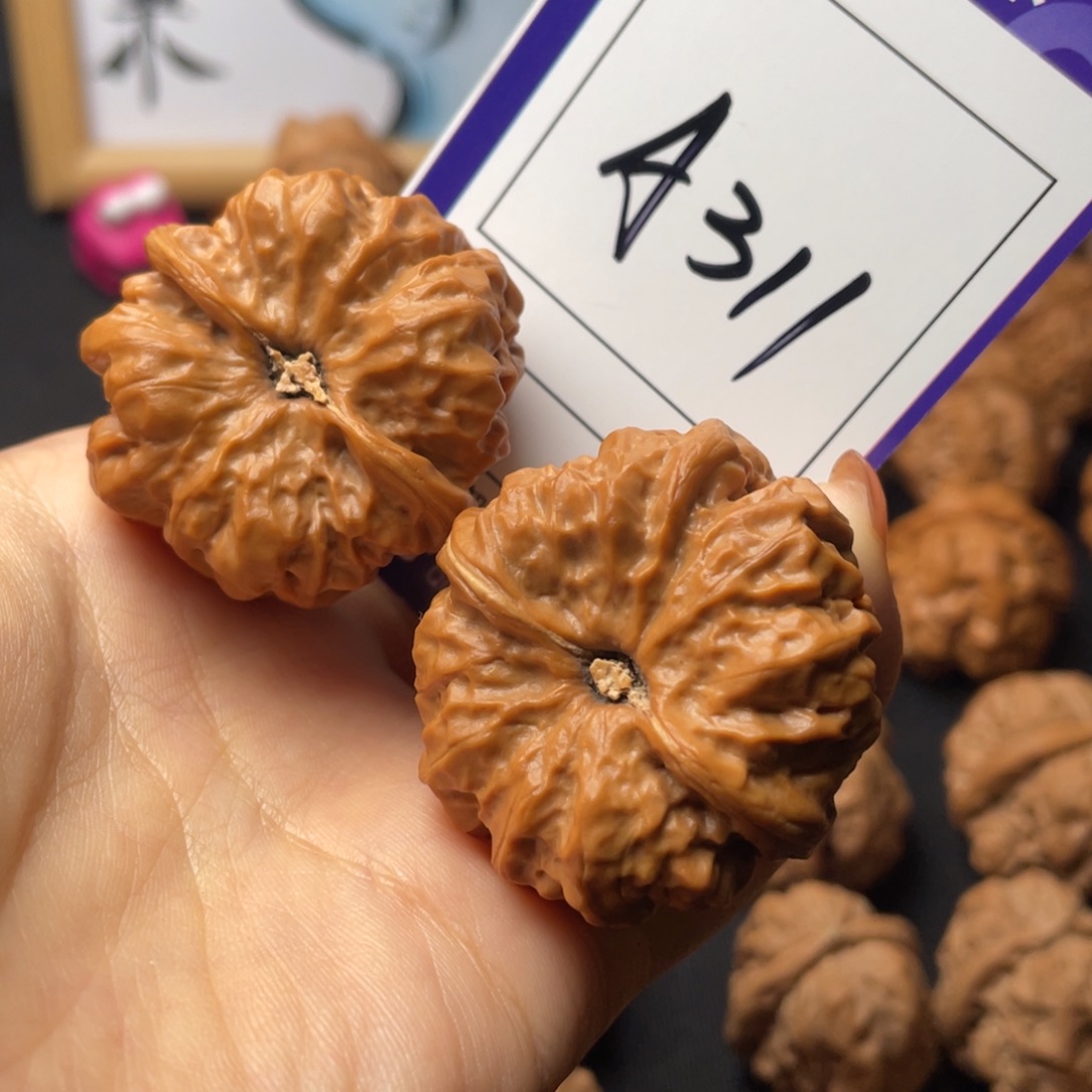 屁***喵文玩核桃把件文玩核桃