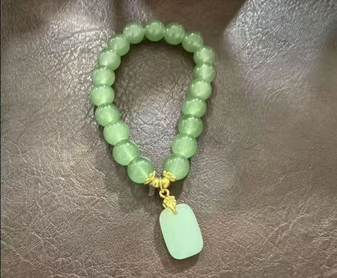 1精品和田绿色单圈带无事牌手串