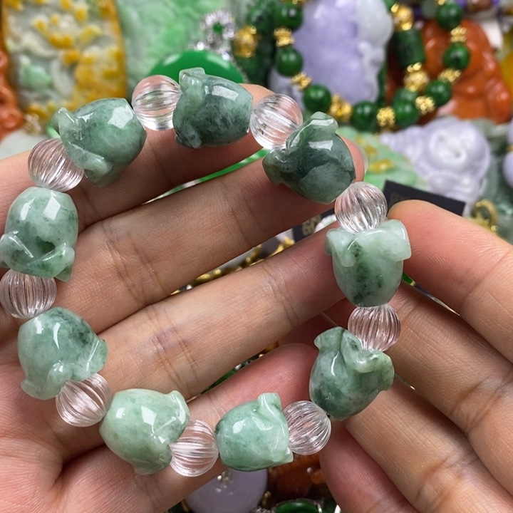 翡翠未镶嵌吊坠(赠链)