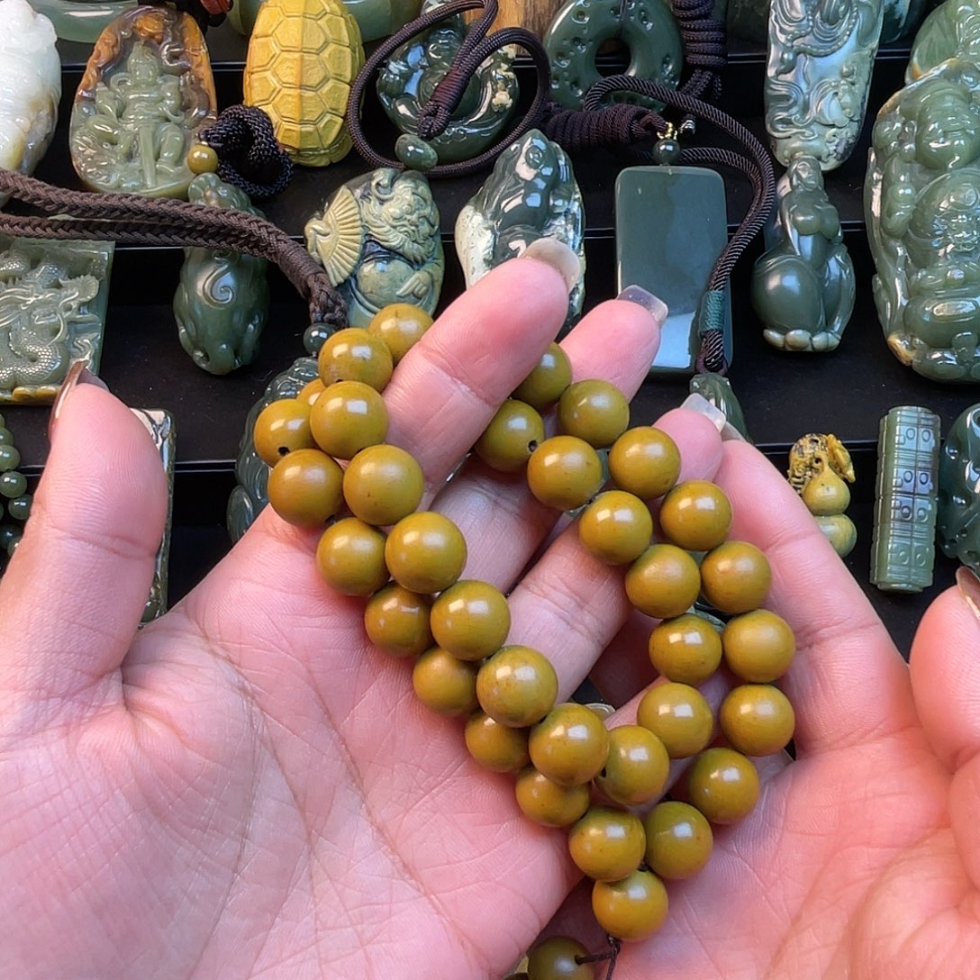 透闪石质玉未镶嵌挂件