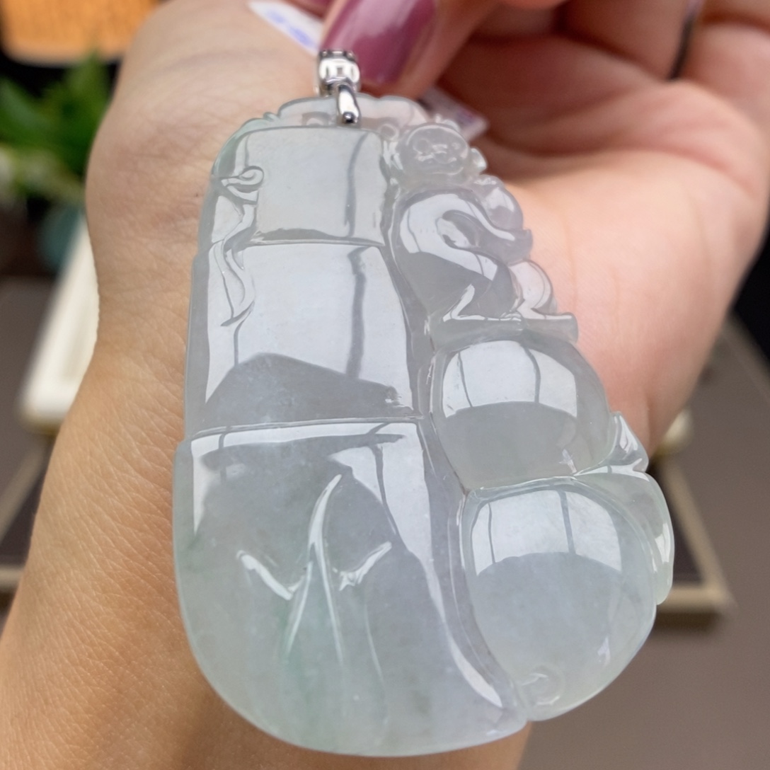 翡翠18K金镶嵌颈饰吊坠64