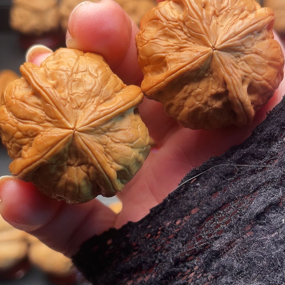 文玩核桃把件四棱……