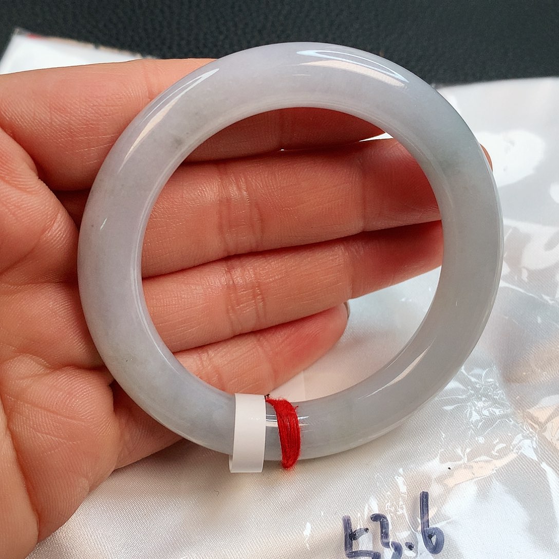 翡翠未镶嵌手镯………….