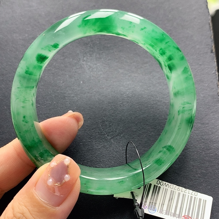 未镶嵌手镯石英质玉