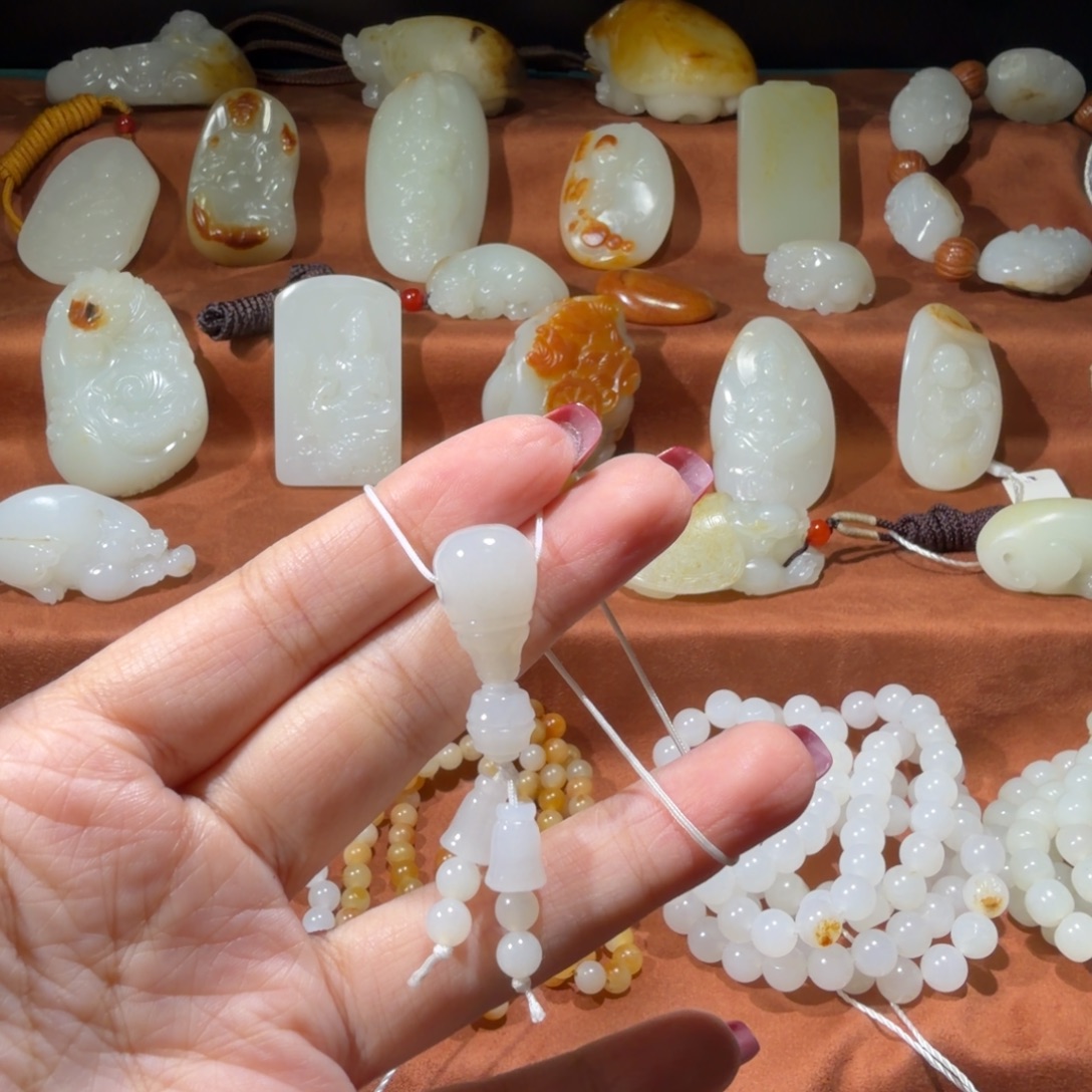 王***馆和田玉未镶嵌车挂