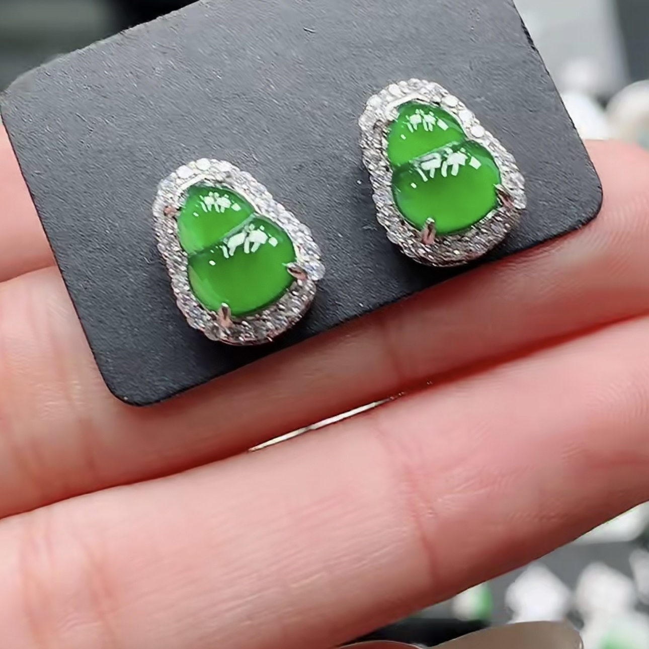 天然翡翠A货冰绿葫芦耳钉