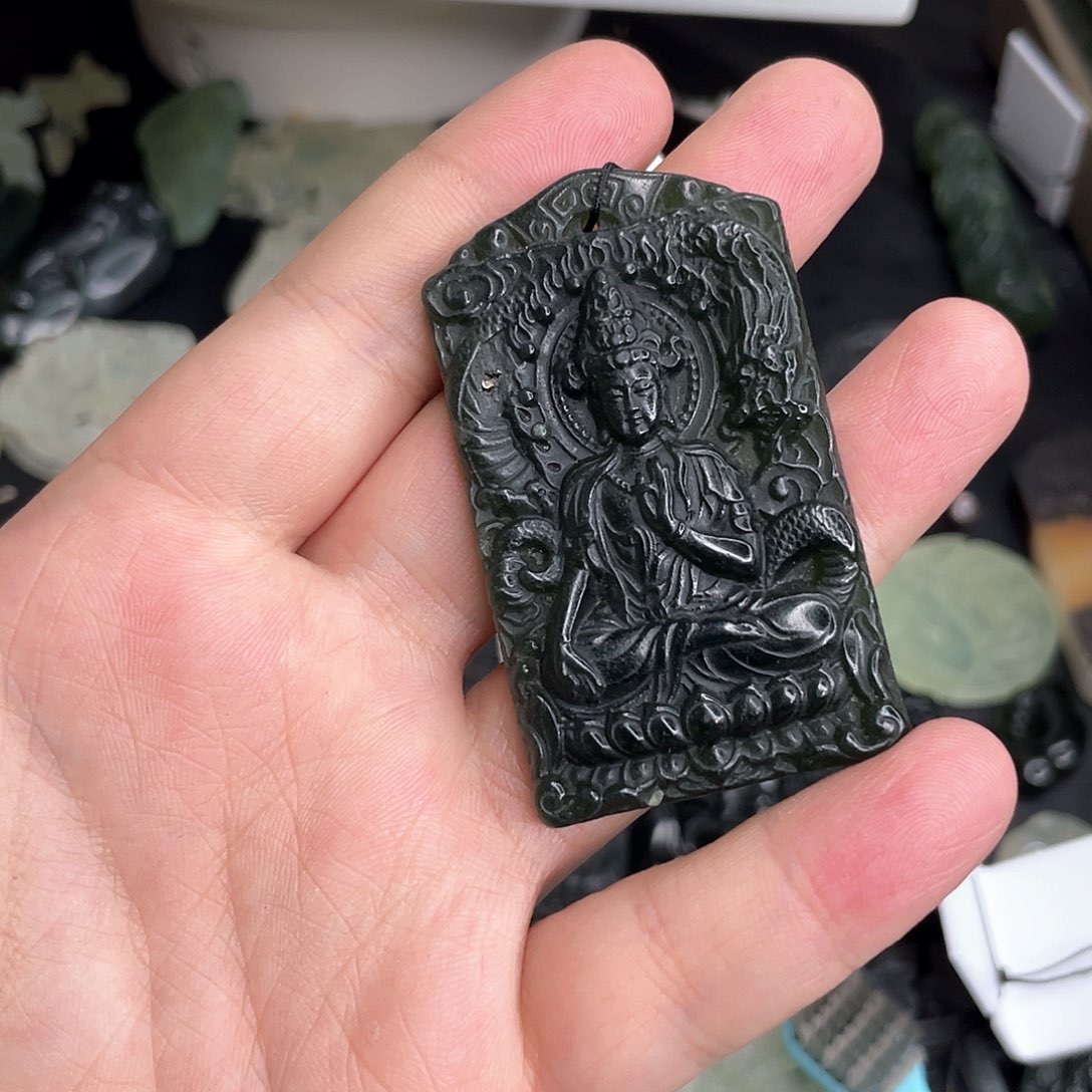 道***堂岫玉未镶嵌颈饰观音