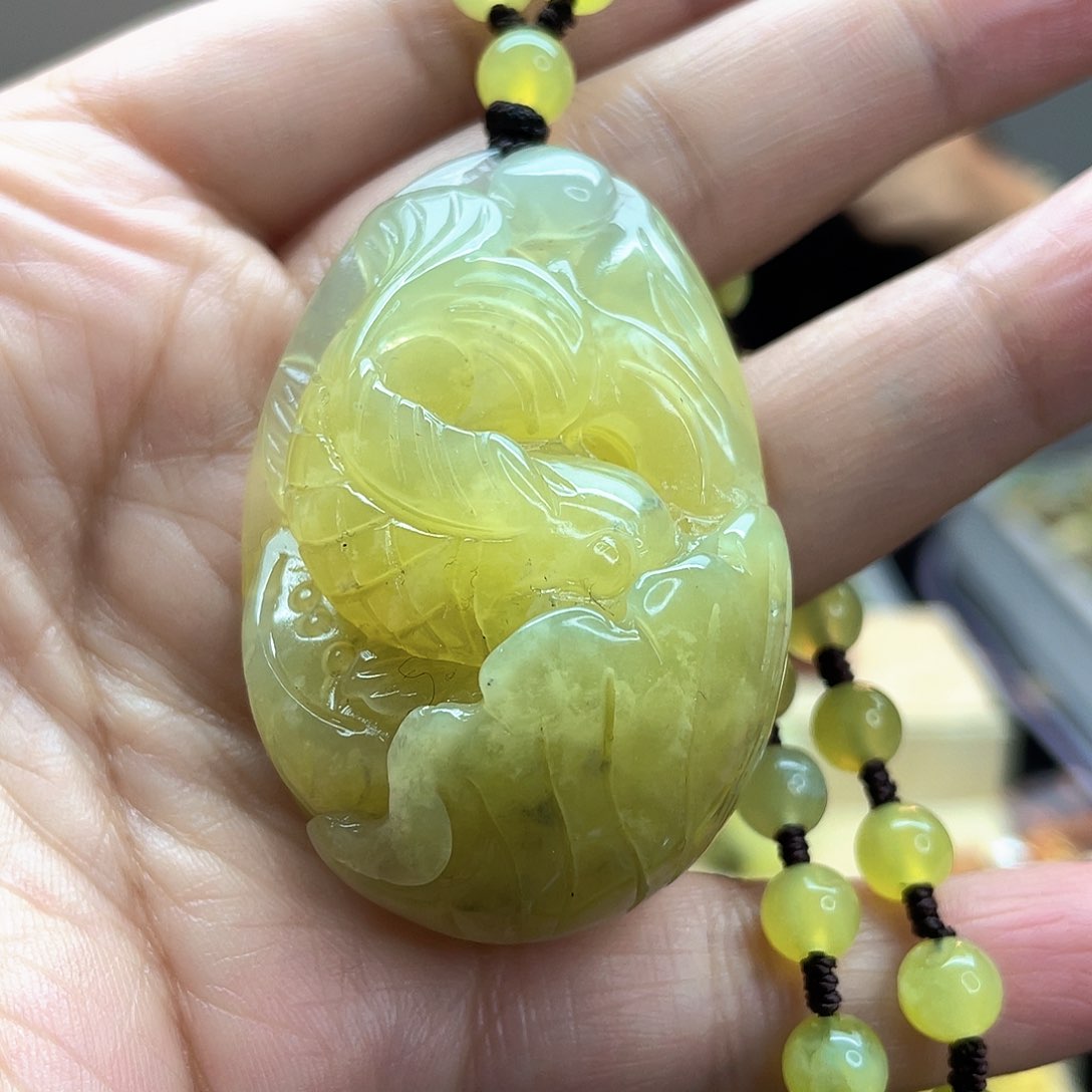 蛇纹石玉颈饰未镶嵌