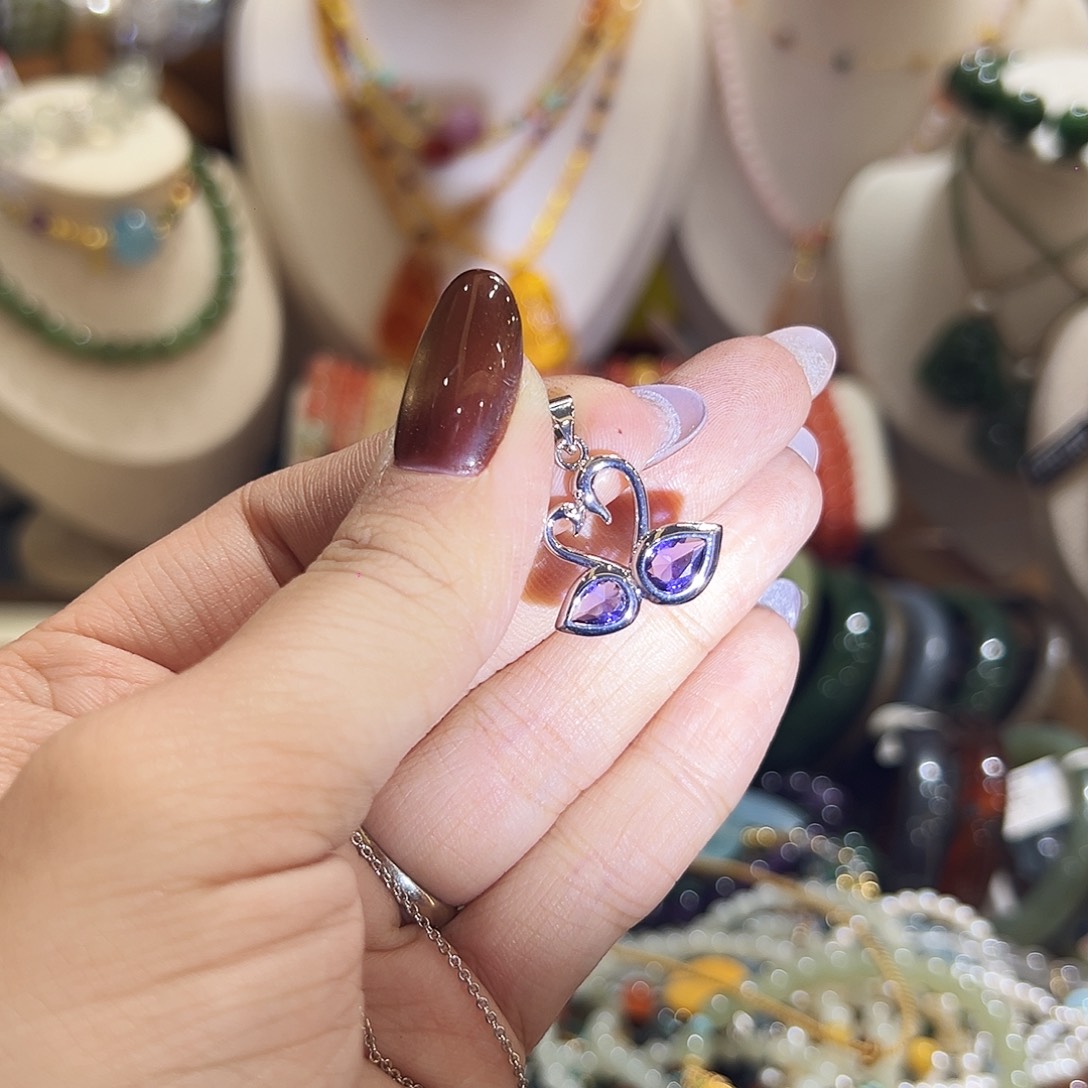 颈饰未镶嵌紫晶小天鹅